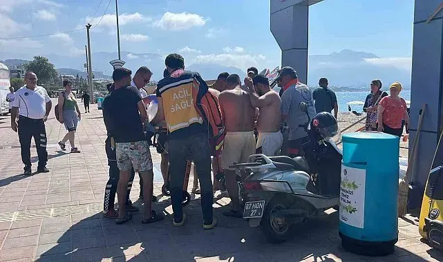 Alanya'da denizde boğulma tehlikesi geçiren yaşlı adam hastaneye kaldırıldı