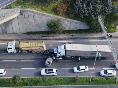 Bağcılar TEM Otoyolu’nda Beş Araç Birbirine Girdi: İki Yaralı