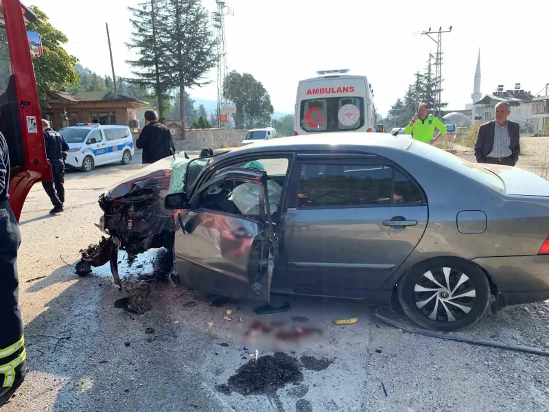 Niksar'da Otomobil Direğe Çarptı: Sürücü Yaralandı