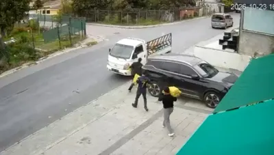 Avcılar'da Plakasız Kamyonetle Güpegündüz Tonlarca Değil Ama 200 Kiloluk Patates Hırsızlığı