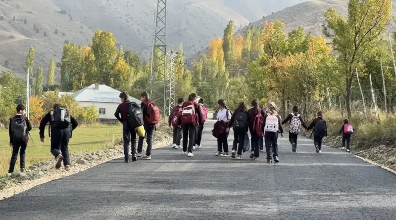 İran Sınırındaki Mezraların Kırk Yıllık Ulaşım Çilesi Bitti
