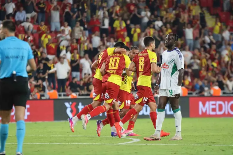 Göztepe Sahasında Çorum FK Maçına Hazırlanıyor