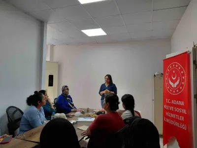 Adana'da Aile Destek Merkezi Kursiyerlerine Bilinçli Medya Eğitimi Verildi