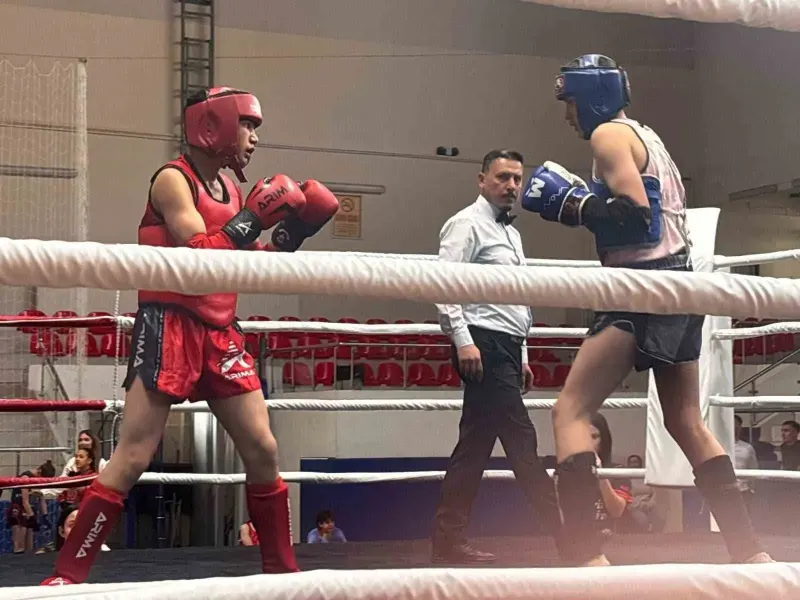 Kayseri'de Düzenlenen Atatürk ve Cumhuriyet Muaythai Müsabakaları Sona Erdi