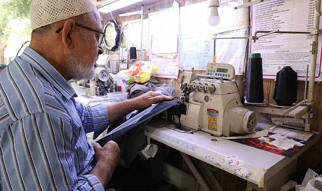 Yırtık, yanık ve sökük elbiselerin doktoru terzi Mehmet Ali amca