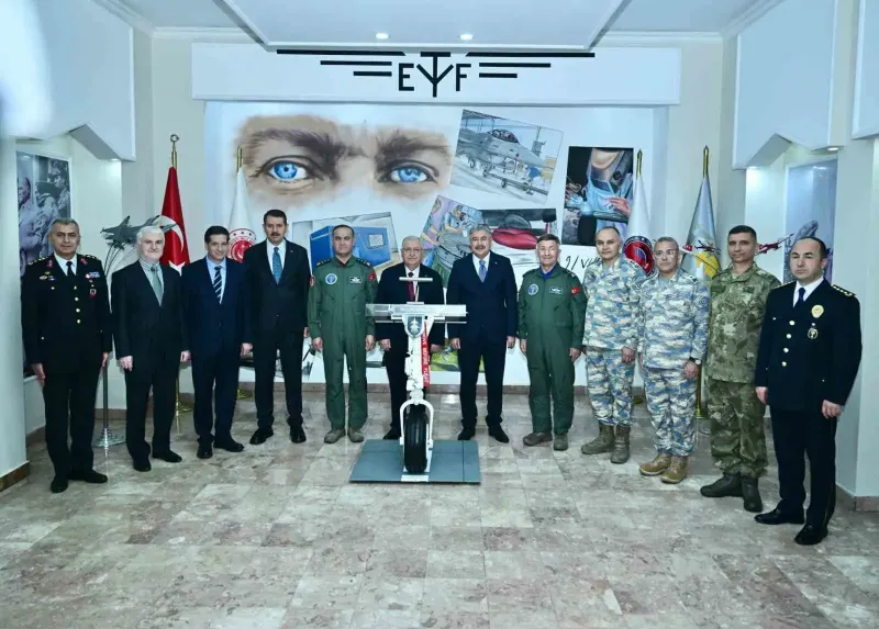 Millî Savunma Bakanı Yaşar Güler Eskişehir'de 1'inci Hava Bakım Fabrika Müdürlüğü'nü Ziyaret Etti