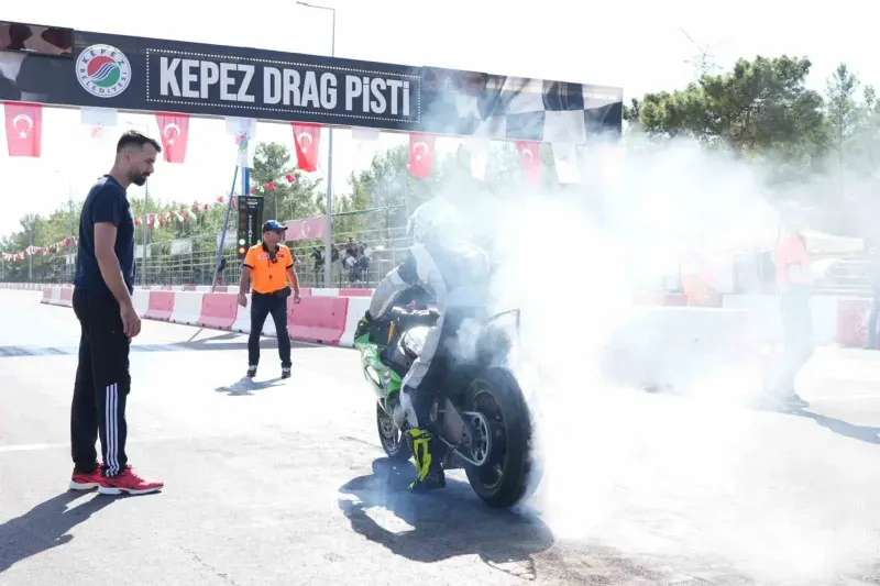 Kepez Yeni Drag Pisti'nde Motosiklet Tutkunları Hız Aldı