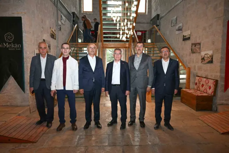 Abdullah Güler ve Sami Er Malatya'da Yeni Kitap Kafeyi İnceledi