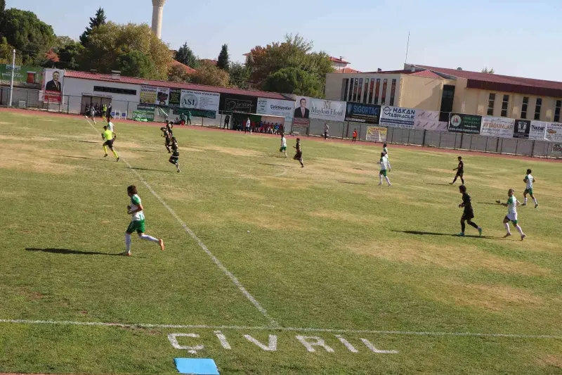 Yeşil Çivril Belediyespor Sahasında Manavgatspor'a 3-0 Mağlup Oldu