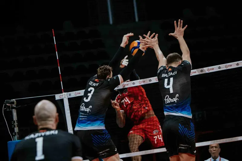 Efeler Ligi Mücadelesinde Spor Toto Sahasında Halkbank'a Boyun Eğdi