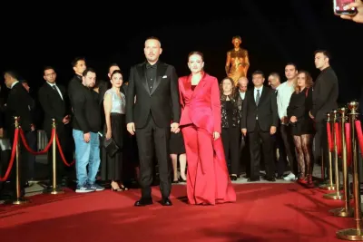 Altın Portakal Festivali Kırmızı Halı Geçişinde Ünlüler Şıklık Yarışı Başladı