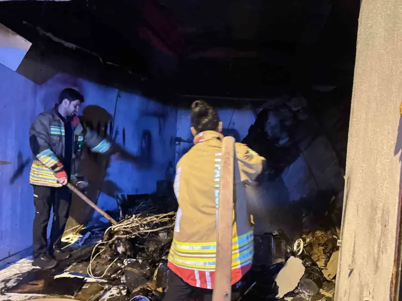 Şırnak Cizre'de Kaporta Dükkanında Çıkan Yangın 4 Aracı Kül Etti