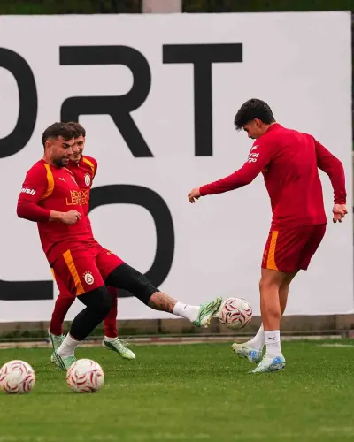 Galatasaray Derbi Mesaisi İçin Sahaya İndi