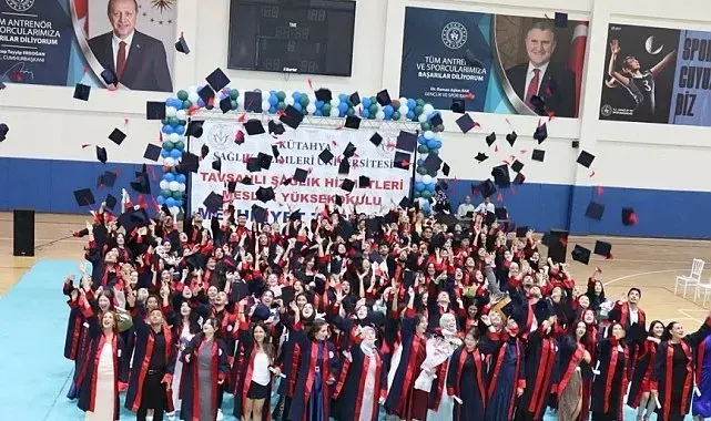 Tavşanlı'da geleceğin sağlıkçıları kep fırlattı