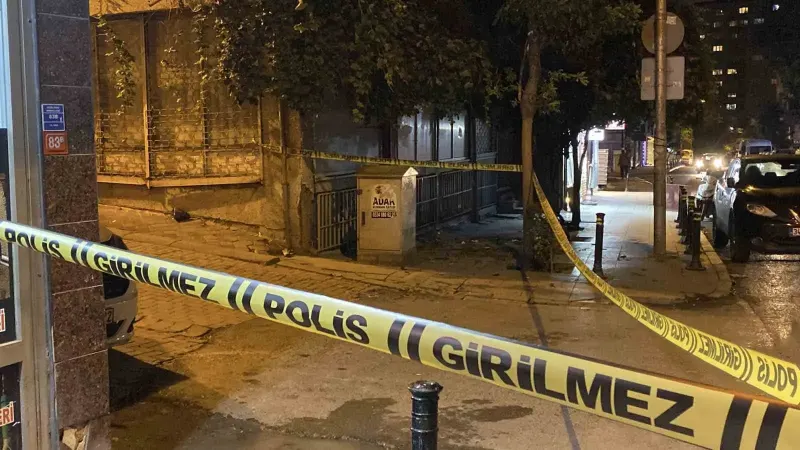 Zeytinburnu’nda Silahlı Çatışma Dehşeti: Mermiler Ev Ve İş Yerlerine İsabet Etti