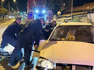 Kayseri’de Ağaca Çarpan Otomobilde Sıkışan Sürücü Kurtarıldı