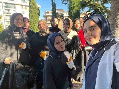 Zonguldak'ta Üniversite Öğrencilerinden Mezarlıkta Bakım ve Temizlik Seferberliği
