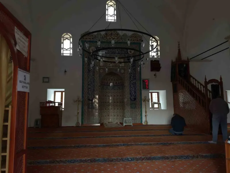 Kütahya Simav'daki Tarihi Nasuhağa Camii Yüzyıllara Meydan Okuyor