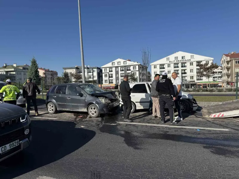 Nevşehir'de Sınava Yetişen Öğrencilerin De Olduğu Zincirleme Kazada İki Kişi Yaralandı
