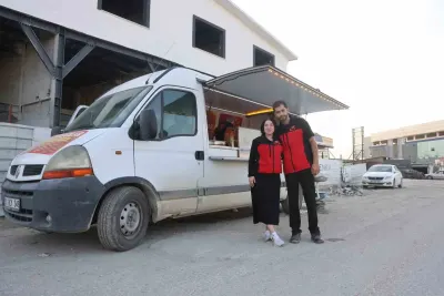 Hataylı Genç Çift Minibüsü Mobil Tatlıcıya Dönüştürdü