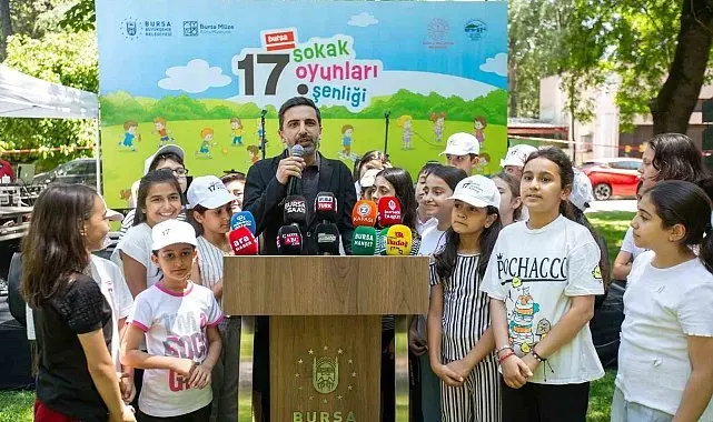 Çocuklar eskimeyen oyunlarla doyasıya eğlendiler