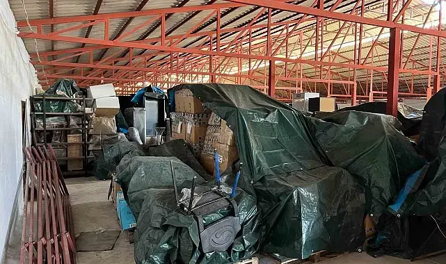 Koceli'de çürümeye bırakılan Ahbap deposundaki yardım malzemeleri böyle görüntülendi