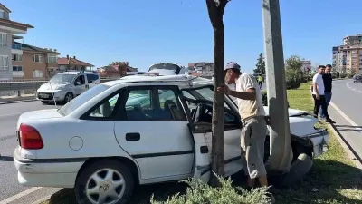 Alanya'da Aydınlatma Direğine Çarpan Otomobilin Sürücüsü Kayıplara Karıştı