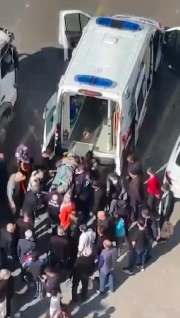 Elazığ'da Kamyonun Altında Kalan Yaya Yaralandı