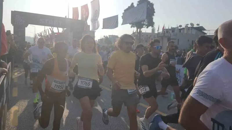 Denizli'de Düzenlenen Lykos Yarı Maratonu Binlerce Kişinin Katılımıyla Koşuldu