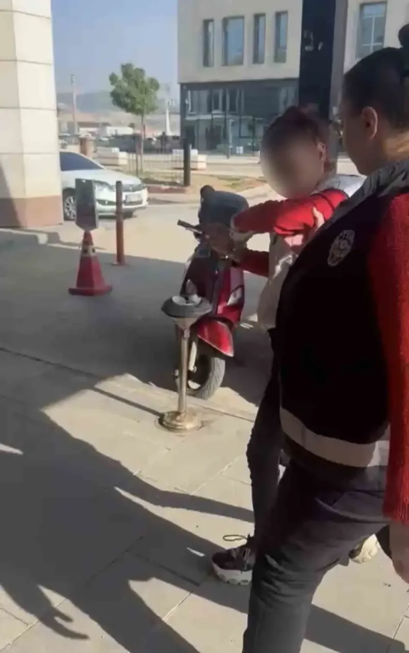 Adıyaman’da Kediye Taş Atan Şüpheli Kadın Polis Ekiplerince Yakalandı