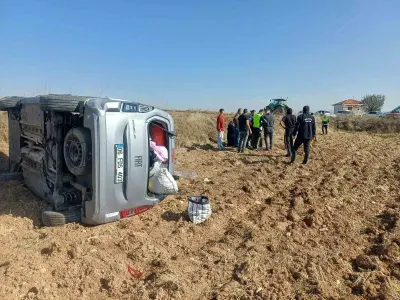 Çorum'da Bariyerlere Çarpan Hafif Ticari Araç Takla Attı: İki Yaralı