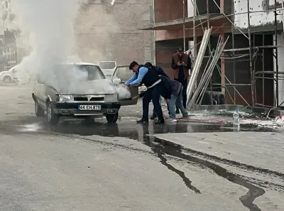Battalgazi Belediyesinden Hızlı Müdahale İle Pazar Yerindeki Araç Yangını Söndürüldü