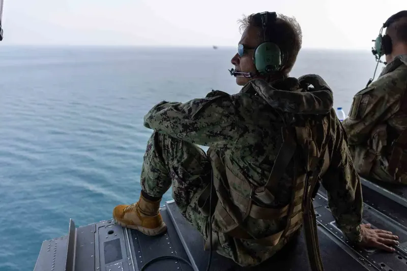 CENTCOM Komutanı Cooper Hürmüz Boğazı'nda İncelemelerde Bulundu