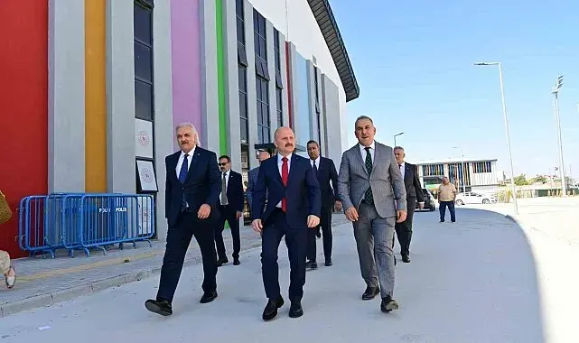 Vali Varol, Söke Gençlik ve Spor Kompleksi'nde incelemelerde bulundu