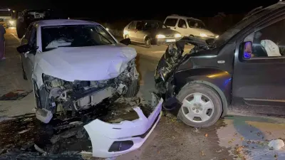Samsun'da Otomobil İle Hafif Ticari Araç Çarpıştı: Beş Yaralı