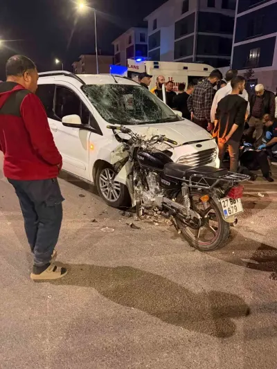 İslahiye İlçesinde Hafif Ticari Araçla Motosiklet Çarpıştı