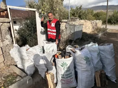 Türk Kızılay Tarafından Yaşlı Vatandaşlara Kış Yakacak Yardımı