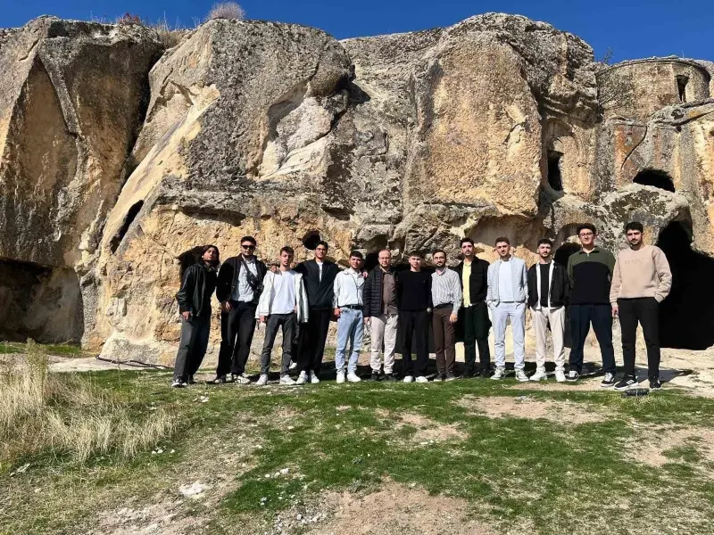Üniversite Öğrencilerine Yönelik Tarih Ve Kültür Gezisi Düzenlendi