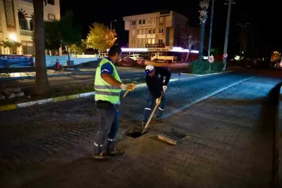 Didim Belediyesi Kent Genelinde Yağmur Suyu Izgaralarını Temizledi