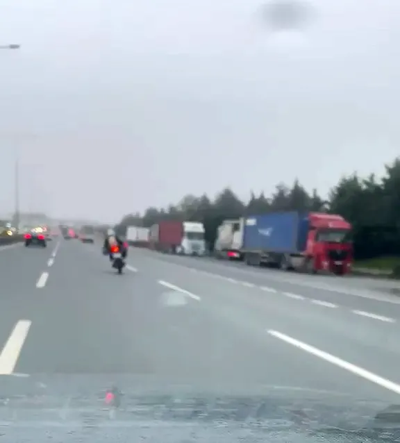 Sultangazi'de Tehlikeli Motosiklet Yolculuğu Kamerada