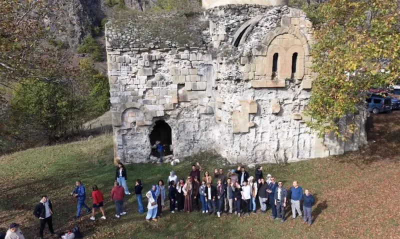 Ardanuç'un Sonbahar Güzellikleri İçerik Üreticileri Tarafından Tanıtıldı