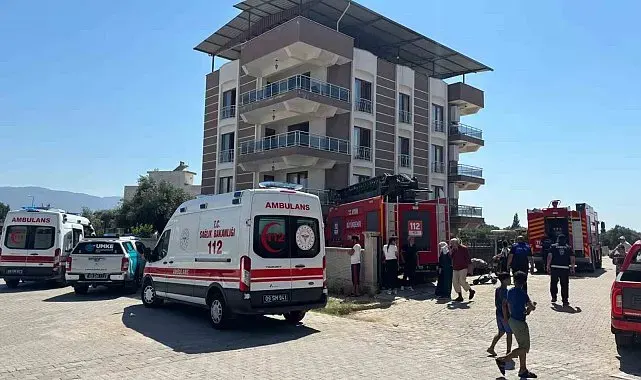 Çatıdaki kartonlar alev aldı, 4 kişi dumandan etkilendi