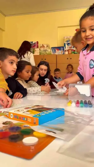 Üniversiteli Gençler Sarıgöl'de Miniklerin Yüzünü Güldürdü
