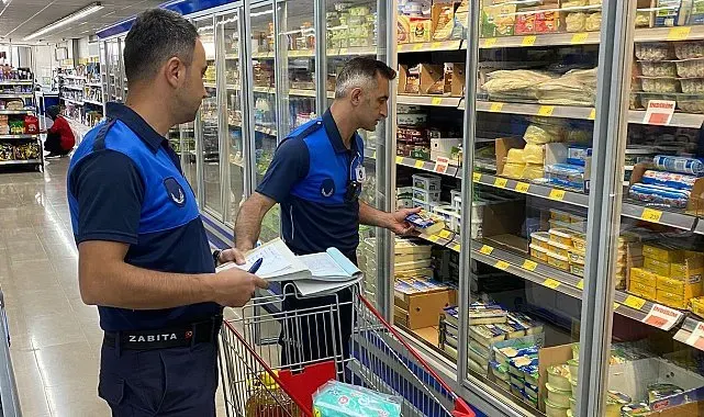 Tosya'da zabıta ekipleri maketleri denetledi