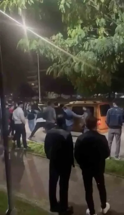 Bursa'da Parkta Çıkan Genç Kavgası Kamerada