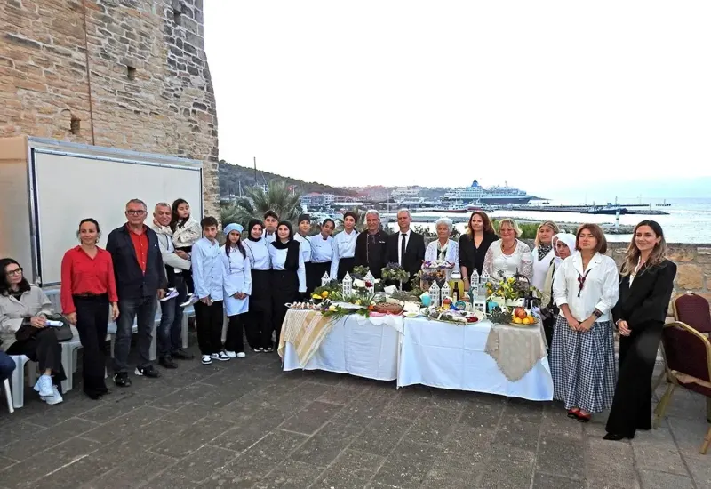 Çeşmeli Öğrenciler Tarihî Lezzetleri Kültür Sofrası'nda Tanıttı