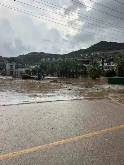 Bodrum'da Şiddetli Sağanak Yağış Hayatı Olumsuz Etkiledi