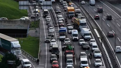 Basın Ekspres Yolu’nda Yoğun Trafikte Ambulansın Yaşam Mücadelesi Kamerada