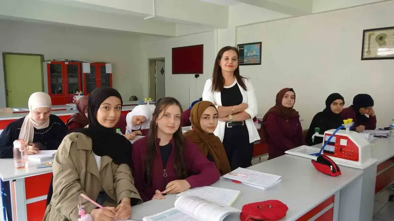 Kimya Dersinde Yapay Zeka Destekli Görsel Eğitim Dönemi