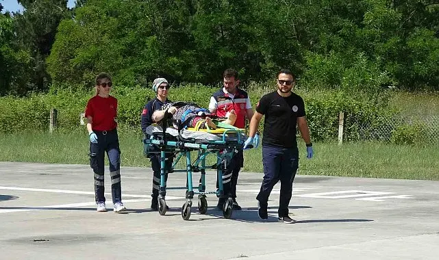 Yüksekten düşen kadının imdadına ambulans helikopter yetişti